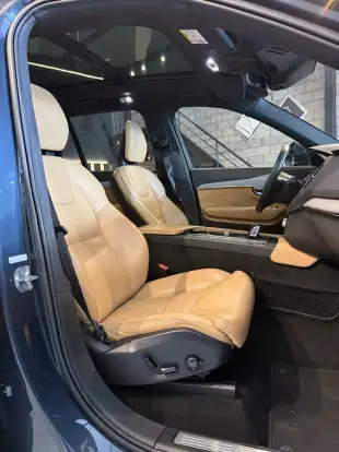 VOLVO-XC90-2020