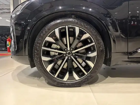 VOLVO-XC90-2025