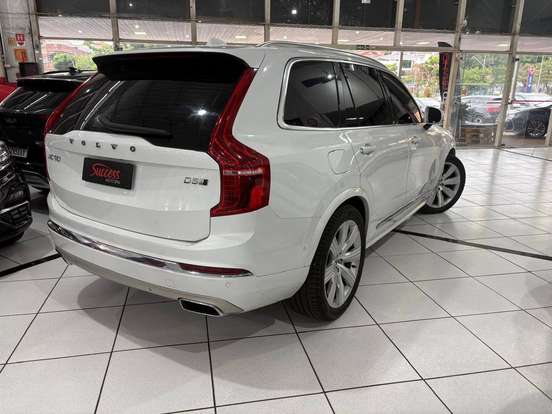 VOLVO-XC90-2020