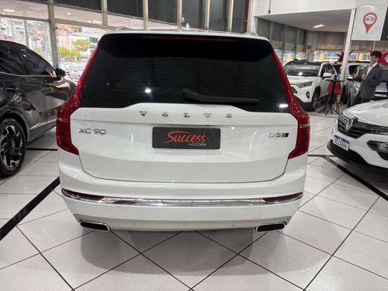 VOLVO-XC90-2020