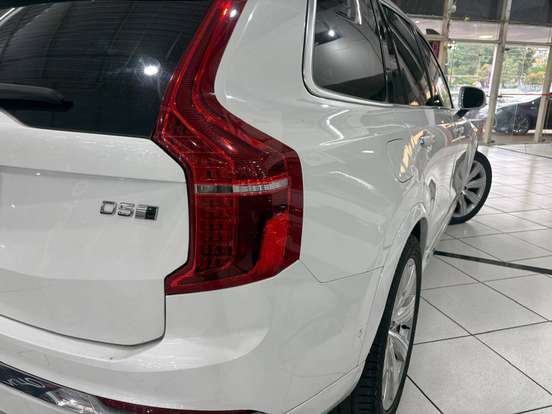 VOLVO-XC90-2020