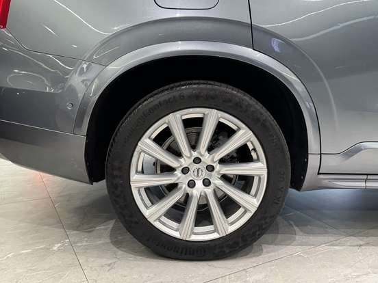 VOLVO-XC90-2017
