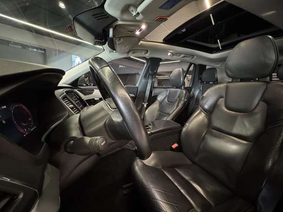 VOLVO-XC90-2.0 D5 DIESEL MOMENTUM AWD GEARTRONIC VOLVO-XC90-2017