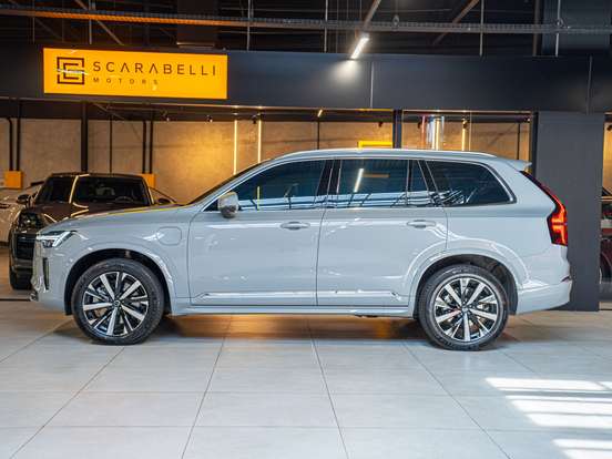 VOLVO-XC90-2025