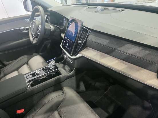 VOLVO-XC90-2025