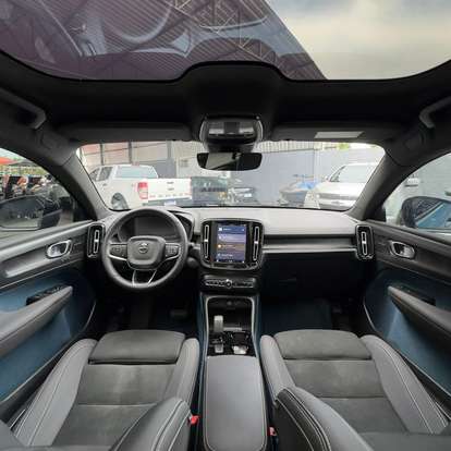 VOLVO-C40-2022