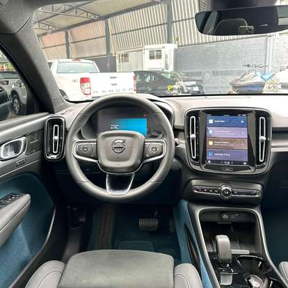 VOLVO-C40-2022