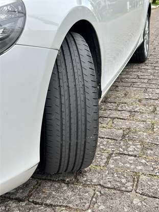 VOLVO-V40-2015