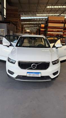 VOLVO-XC40-2020