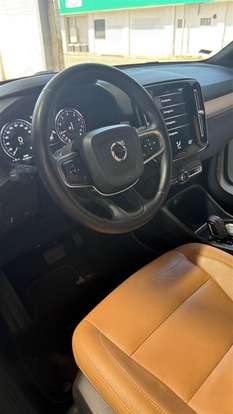 VOLVO-XC40-2020