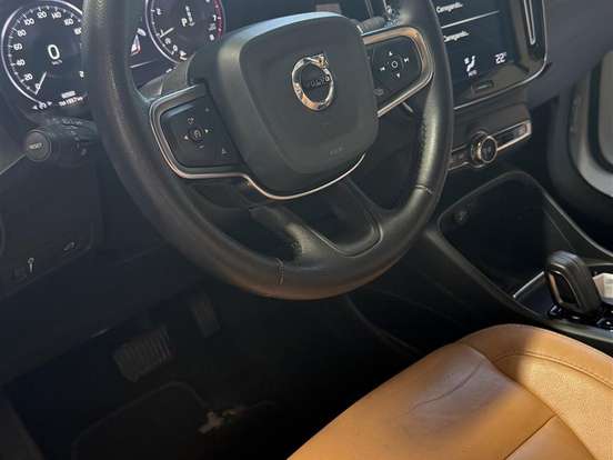 VOLVO-XC40-2.0 T4 GASOLINA MOMENTUM GEARTRONIC VOLVO-XC40-2020