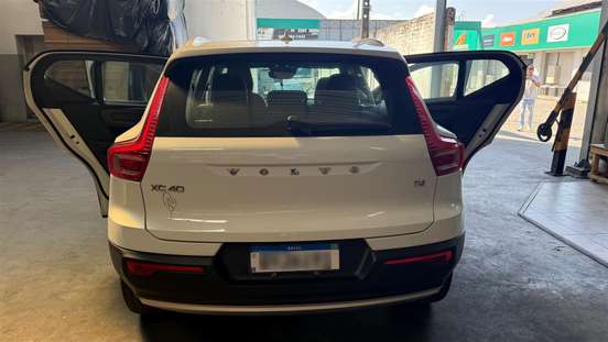 VOLVO-XC40-2020