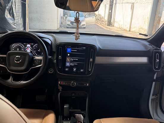 VOLVO-XC40-2.0 T4 GASOLINA MOMENTUM GEARTRONIC VOLVO-XC40-2020