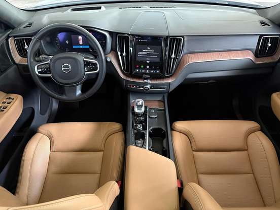 VOLVO-XC60-2023