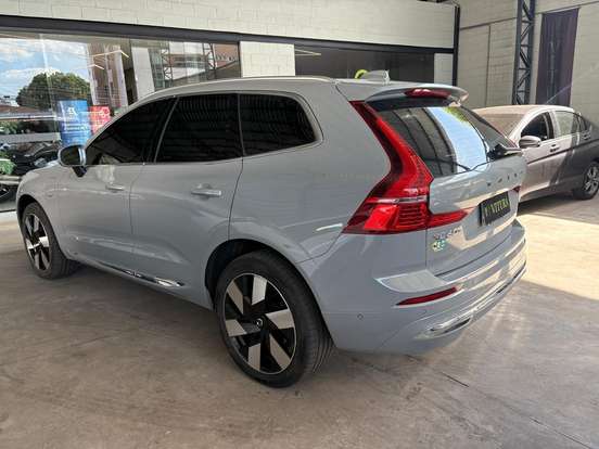 VOLVO-XC60-2023