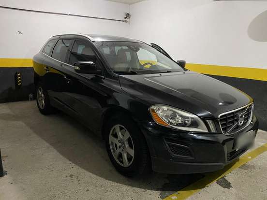 VOLVO-XC60-2011