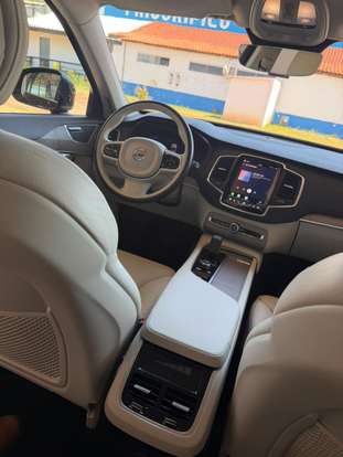 VOLVO-XC90-2023