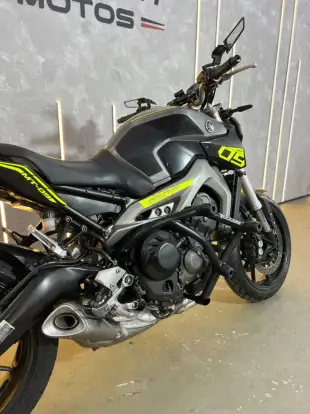 YAMAHA-MT-09-2015