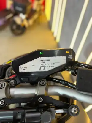 YAMAHA-MT-09-2015