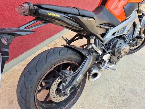 YAMAHA-MT-09-2015