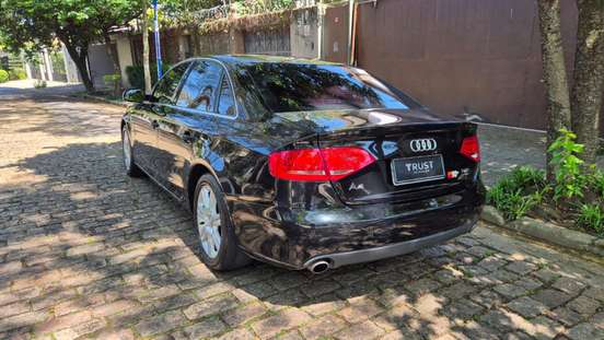 AUDI-A4-2010