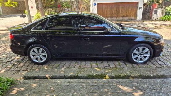 AUDI-A4-2010