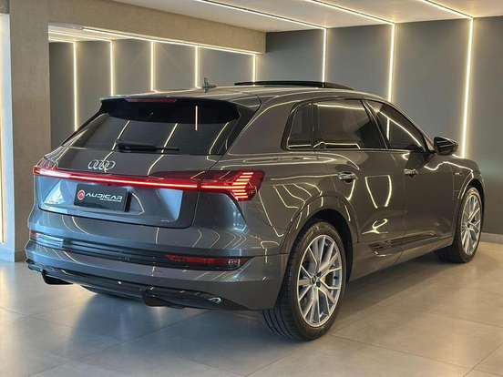 AUDI-E-TRON-2022