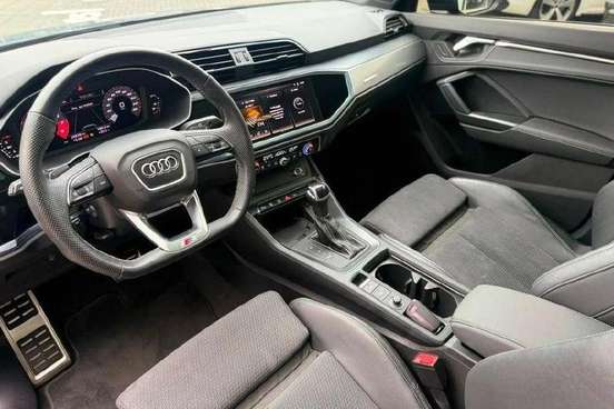 AUDI-Q3-2023