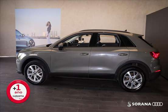 AUDI-Q3-2022