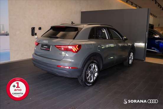 AUDI-Q3-2022