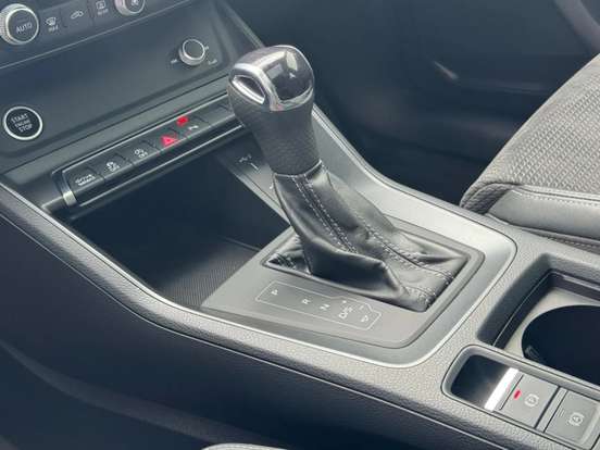 AUDI-Q3-2022