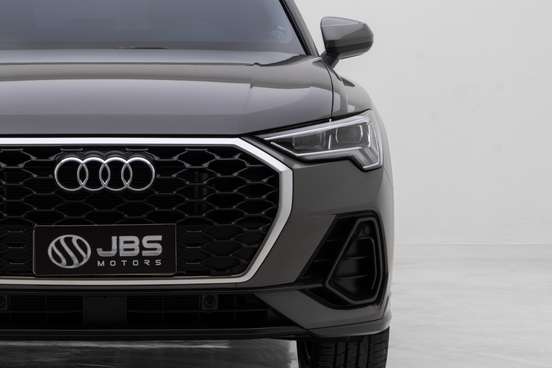 AUDI-Q3-2023
