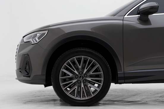 AUDI-Q3-2023