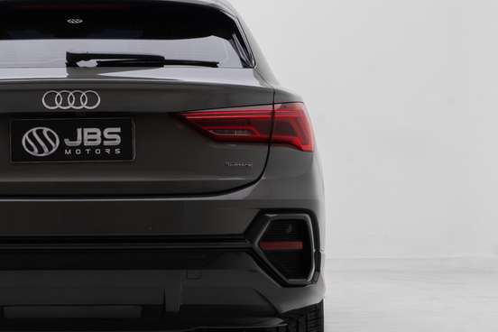 AUDI-Q3-2023