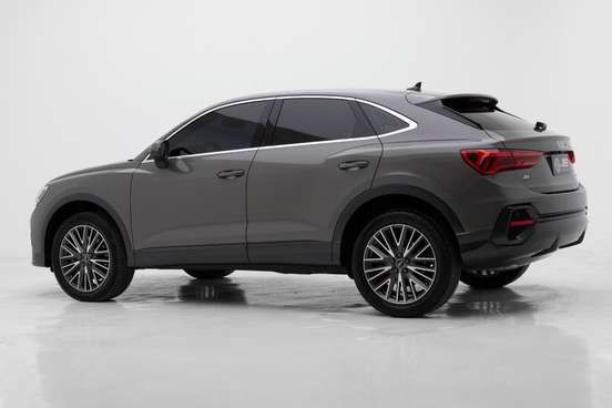 AUDI-Q3-2023