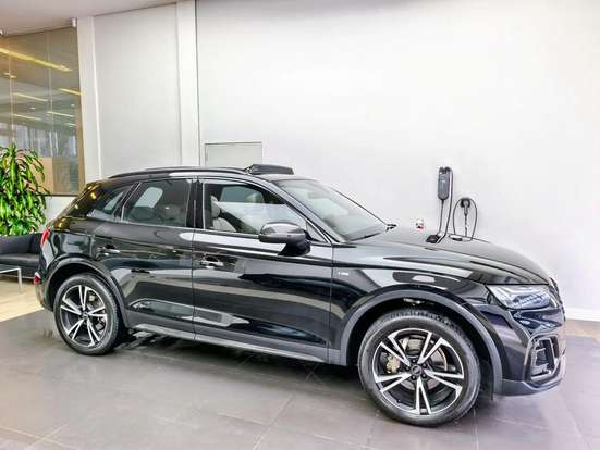 AUDI-Q5-2021