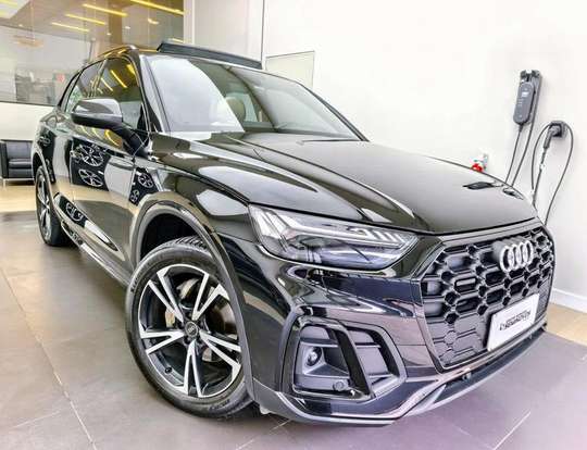 AUDI-Q5-2021