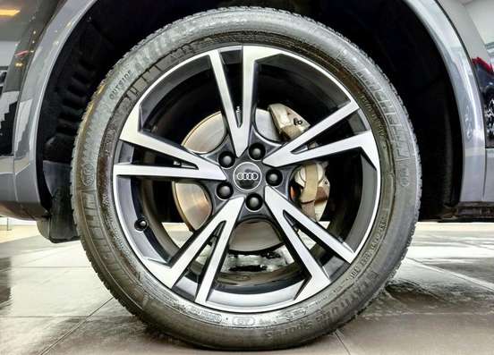 AUDI-Q5-2021