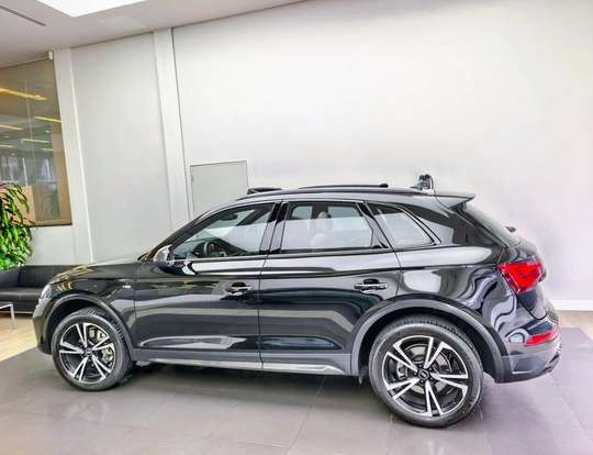 AUDI-Q5-2021
