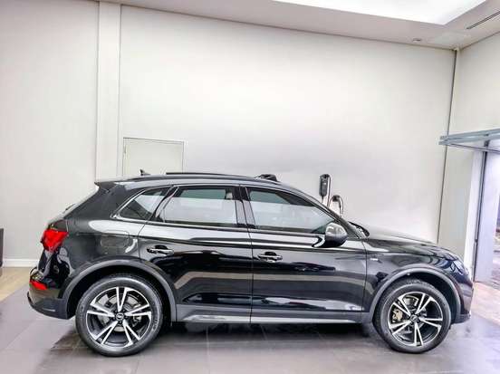 AUDI-Q5-2021