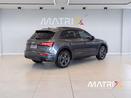 AUDI-Q5-2022