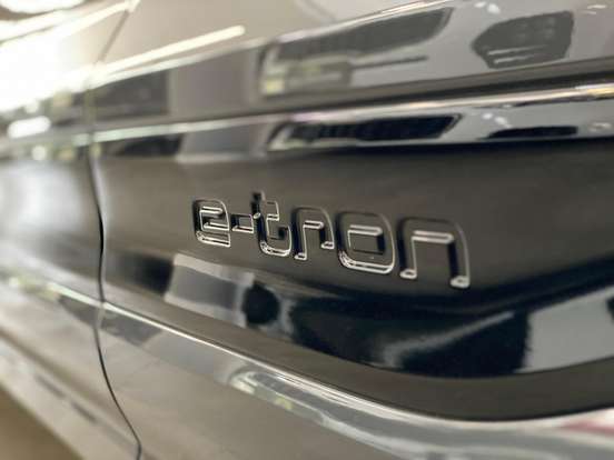 AUDI-Q6 E-TRON-2025