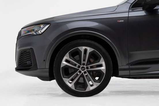 AUDI-Q7-2022