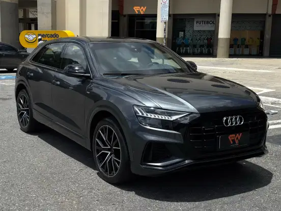 AUDI-Q8-2022