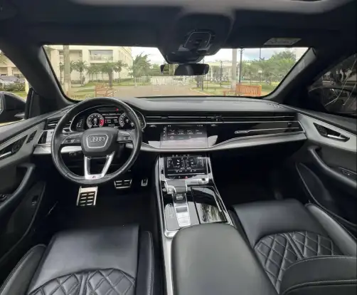 AUDI-Q8-2021