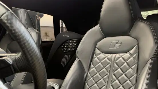 AUDI-Q8-2021