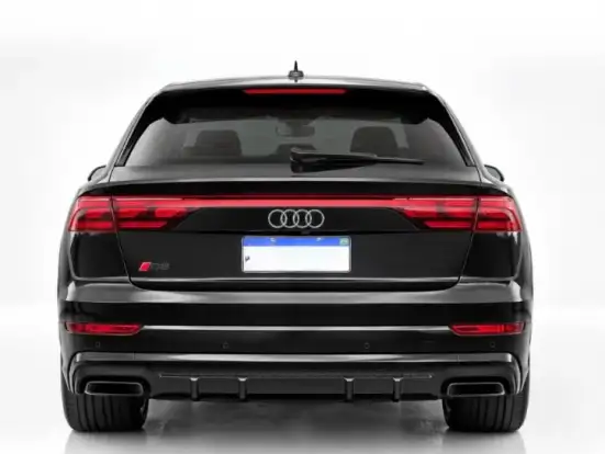 AUDI-Q8-2024