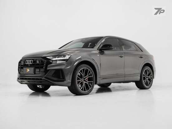 AUDI-Q8-2021