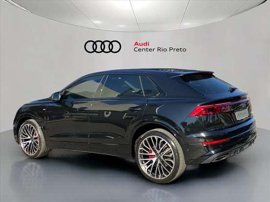AUDI-Q8-2025