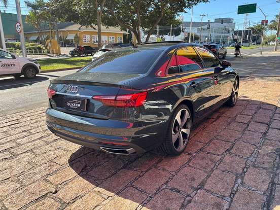 AUDI-A4-2021
